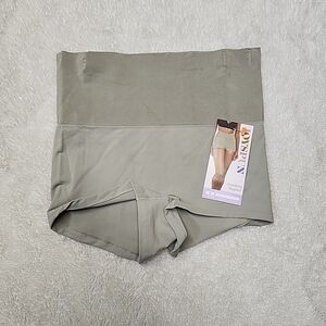 NWT Joyspun Women's Shapewear Everyday Smoothing Boyshort Small Cilantro Green
